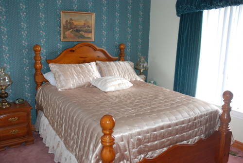 Stirling (Ontario) Canada Hotel Bombastic Promo Code Booking.com