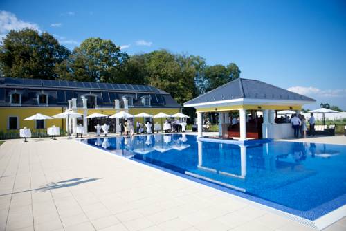 Mandok Hungary Hotel Bombastic Promo Code Booking.com