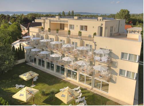 Balatonszárszó Hungría Hotel Bombastico Código Promocional Booking.com