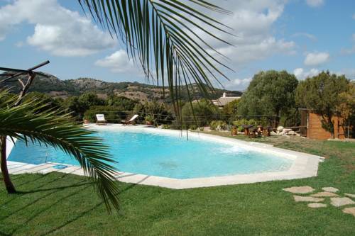 Baia Cerdeña Italia Hotel Bombastico Código Promocional Booking.com