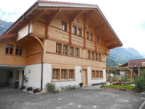 Frutigen Suiza Hotel Bombastico Código Promocional Booking.com